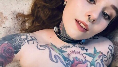 Sexy Tattoo Babe fucks hard on the Carpet!